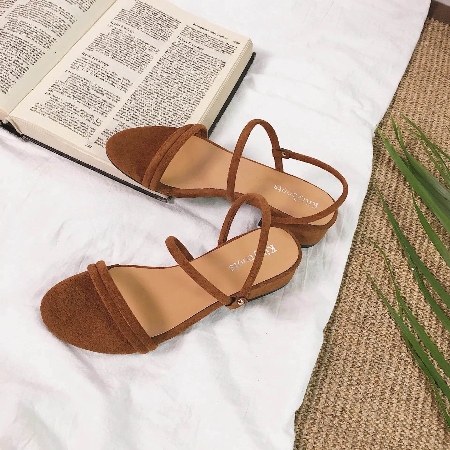 Chic Strap Squared Heel Sandals - Solstik