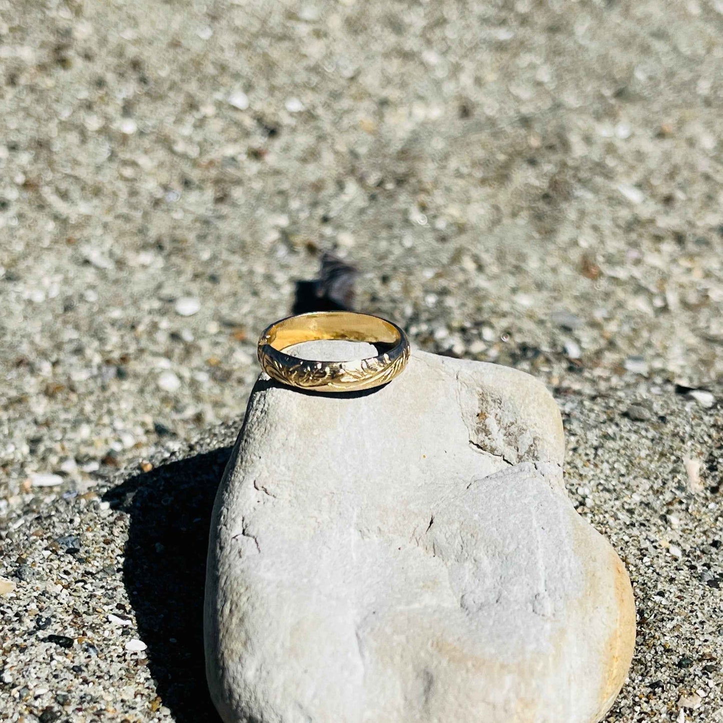 FLORAL BAND RING