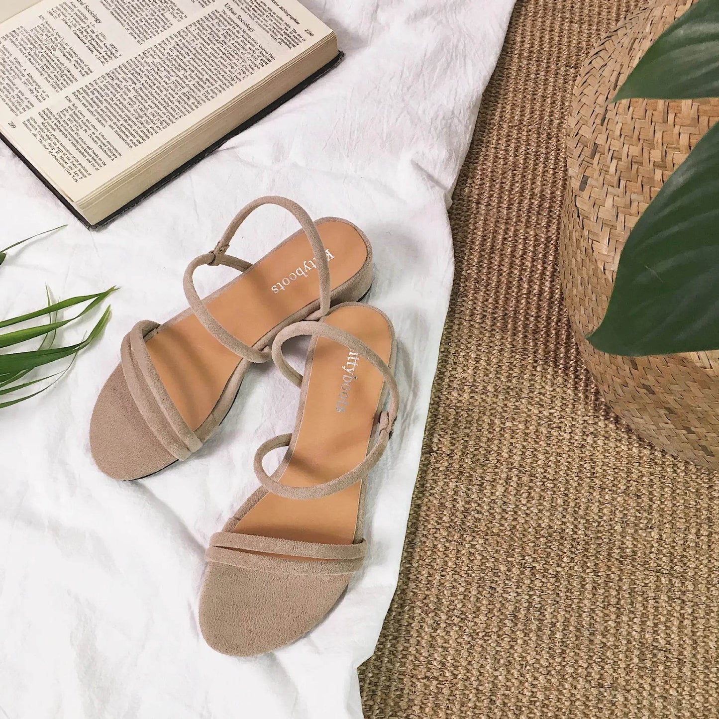 Chic Strap Squared Heel Sandals - Solstik