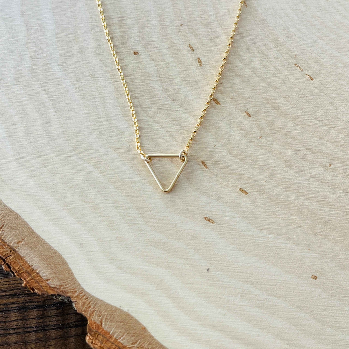 TRIANGLE NECKLACE
