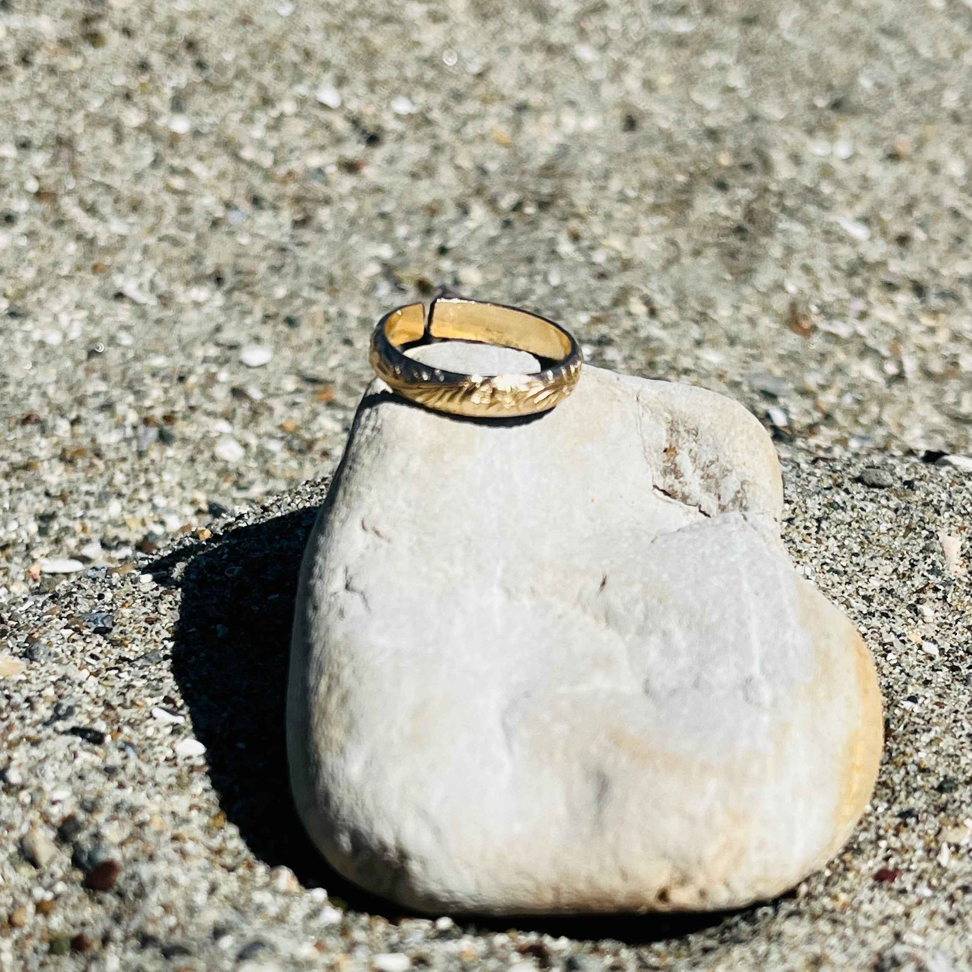 FLORAL BAND RING