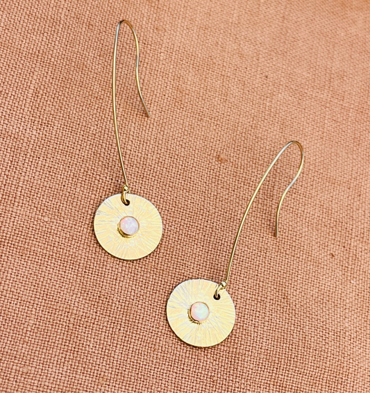 GOLD DISC OPAL DAISY HANG EARRINGS