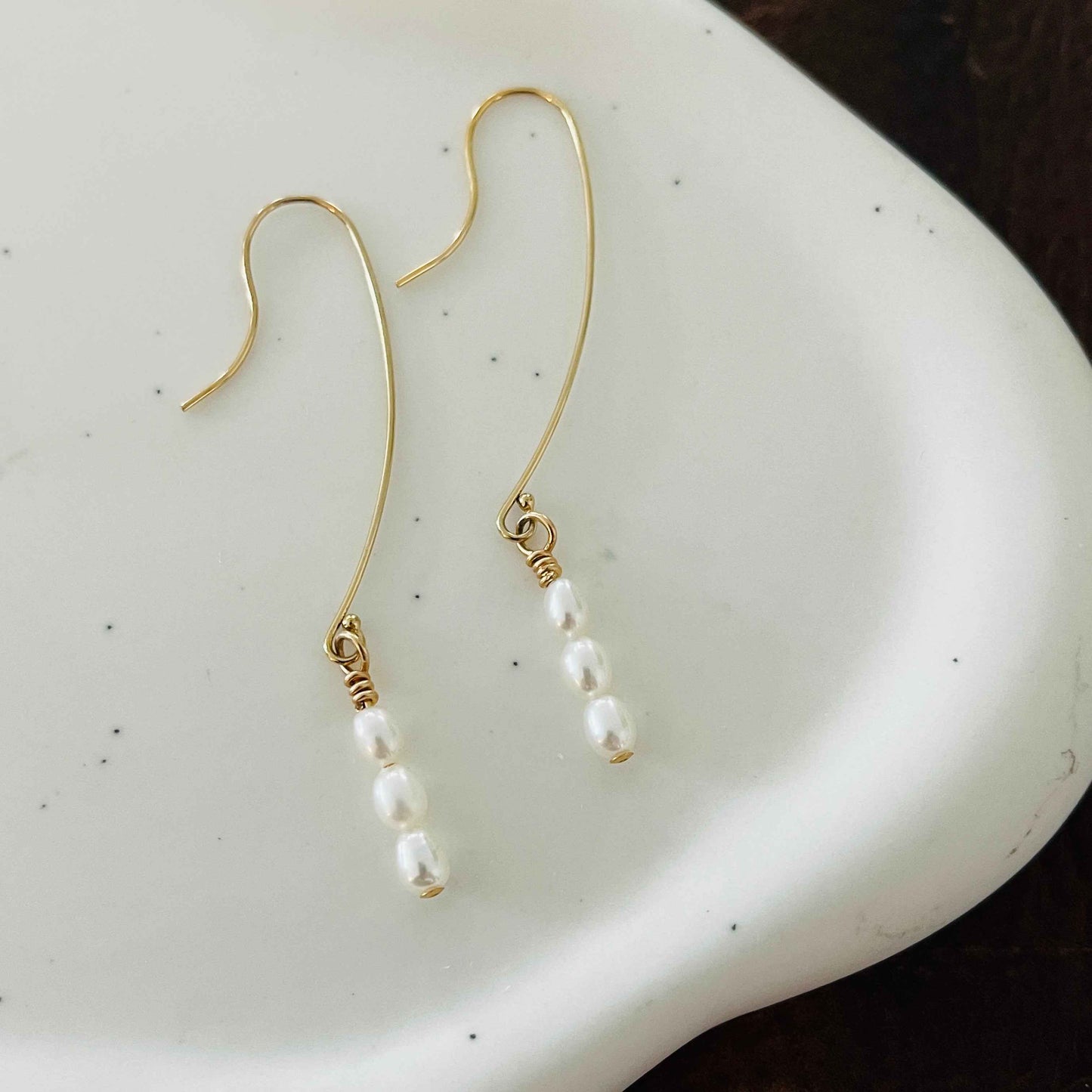 THREE PEARLS HANG EARRINGS