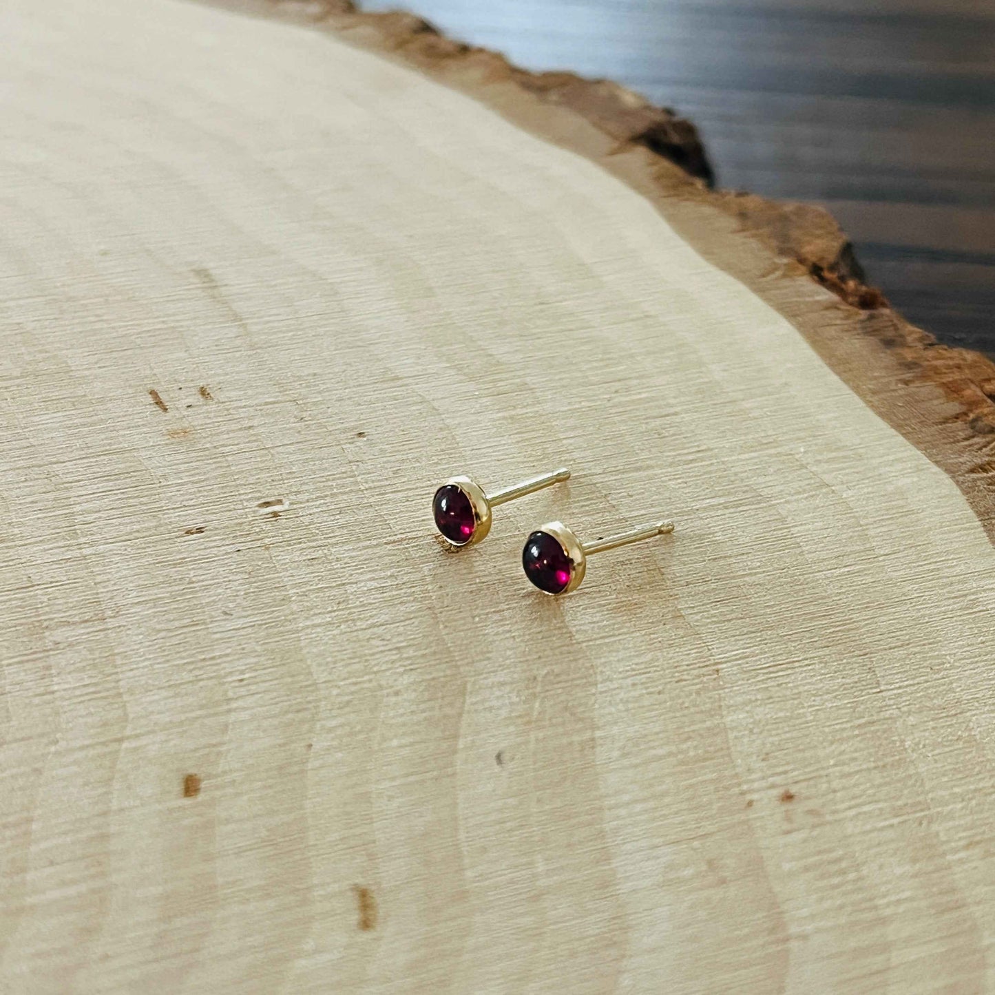 GARNET STUD EARRINGS