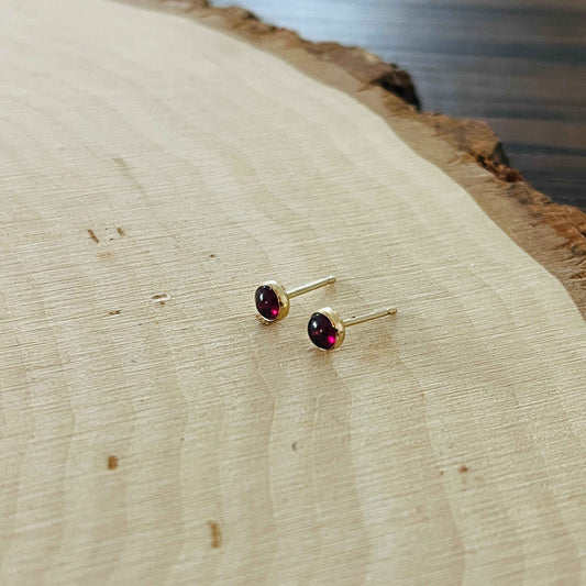 GARNET STUD EARRINGS