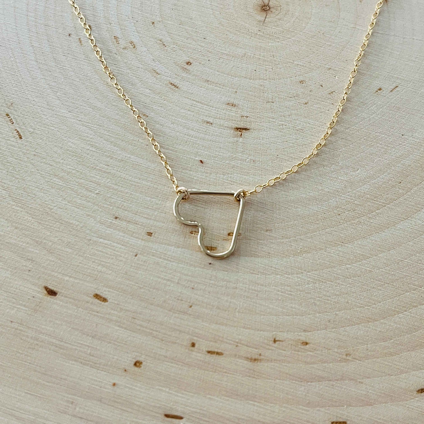 ROSA HEART NECKLACE