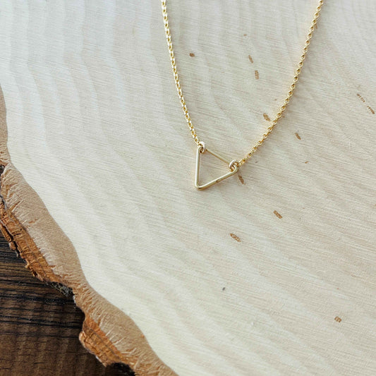TRIANGLE NECKLACE