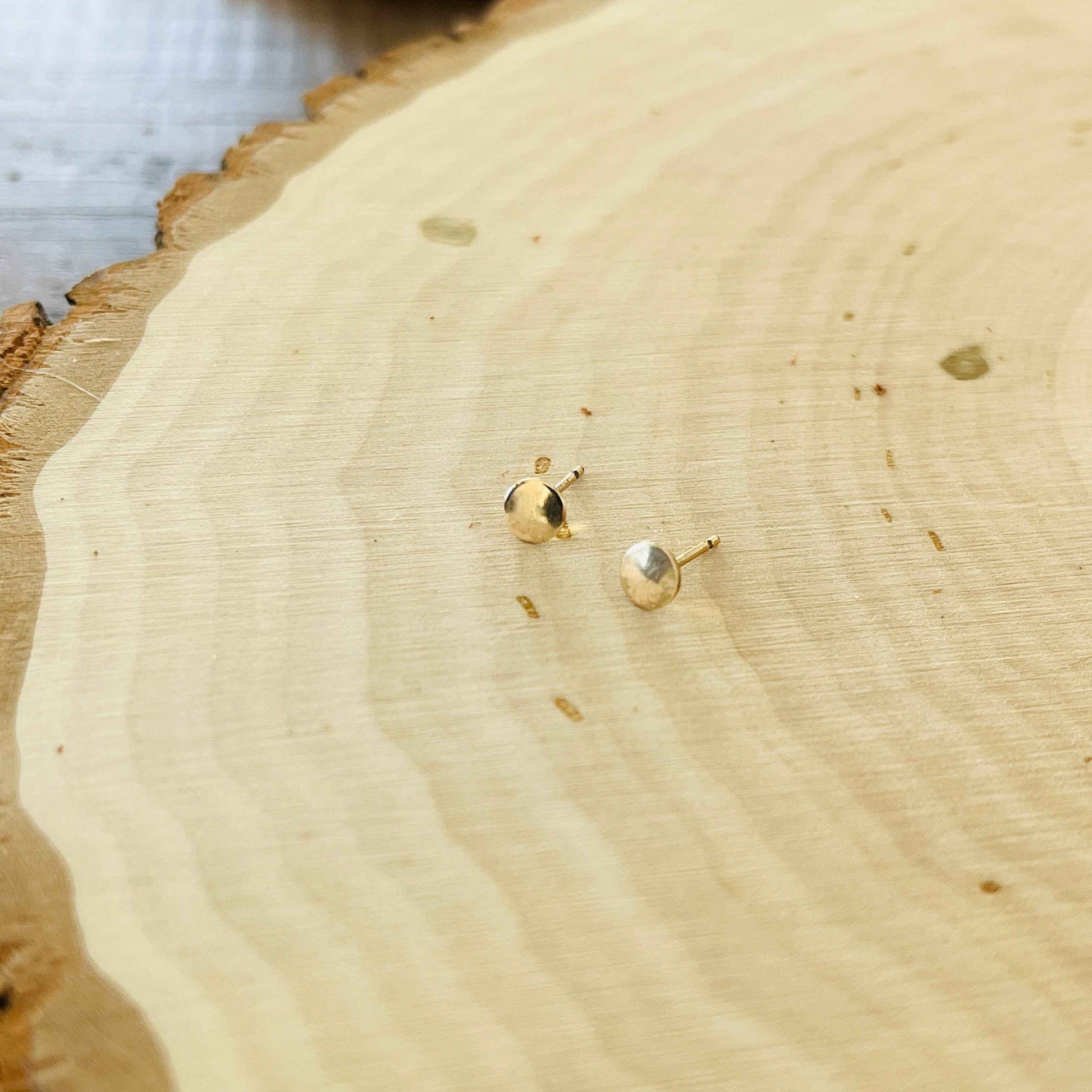 DOT STUD EARRINGS