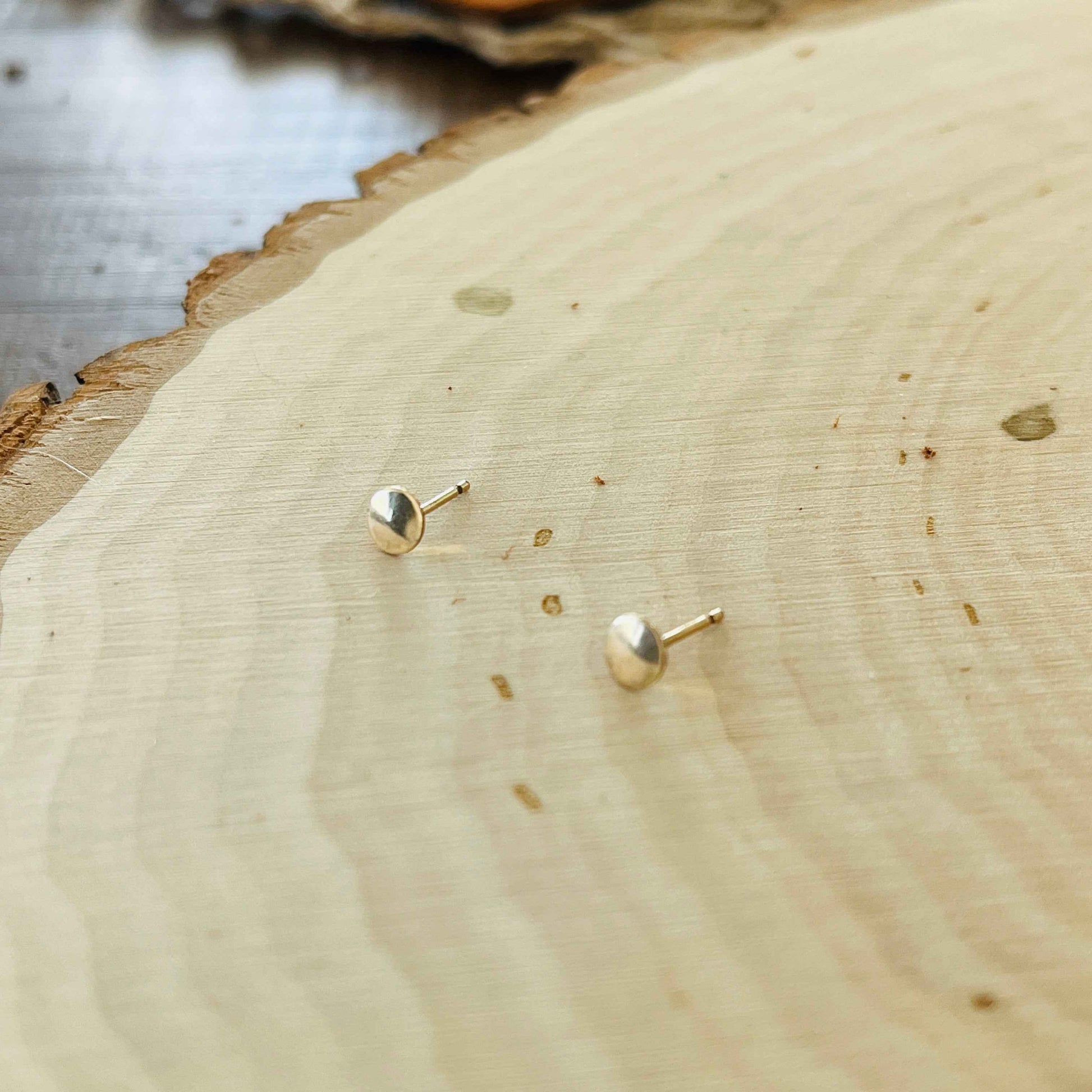 DOT STUD EARRINGS