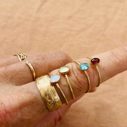 OVAL GEMSTONE RING