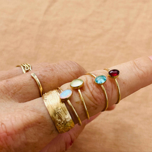 OVAL GEMSTONE RING
