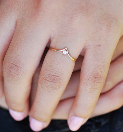 V DIAMOND RING
