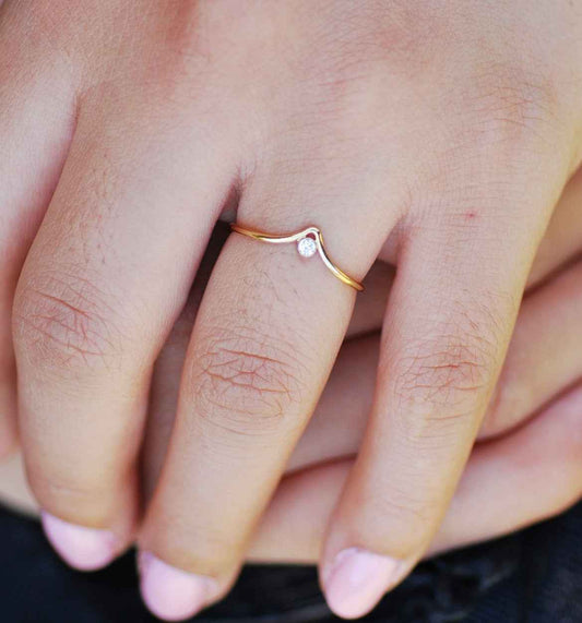 V DIAMOND RING