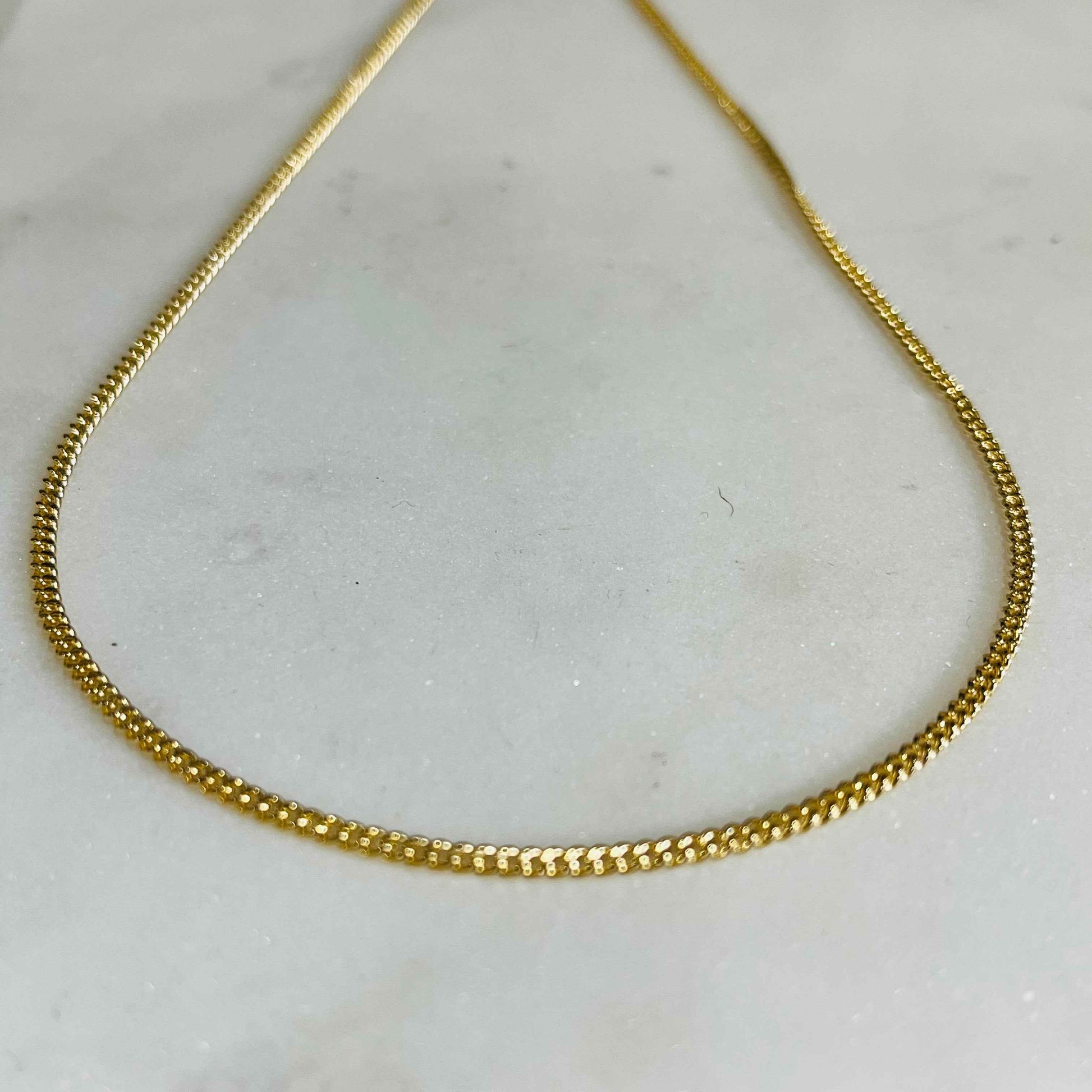 CURB CHAIN CHOKER NECKLACE