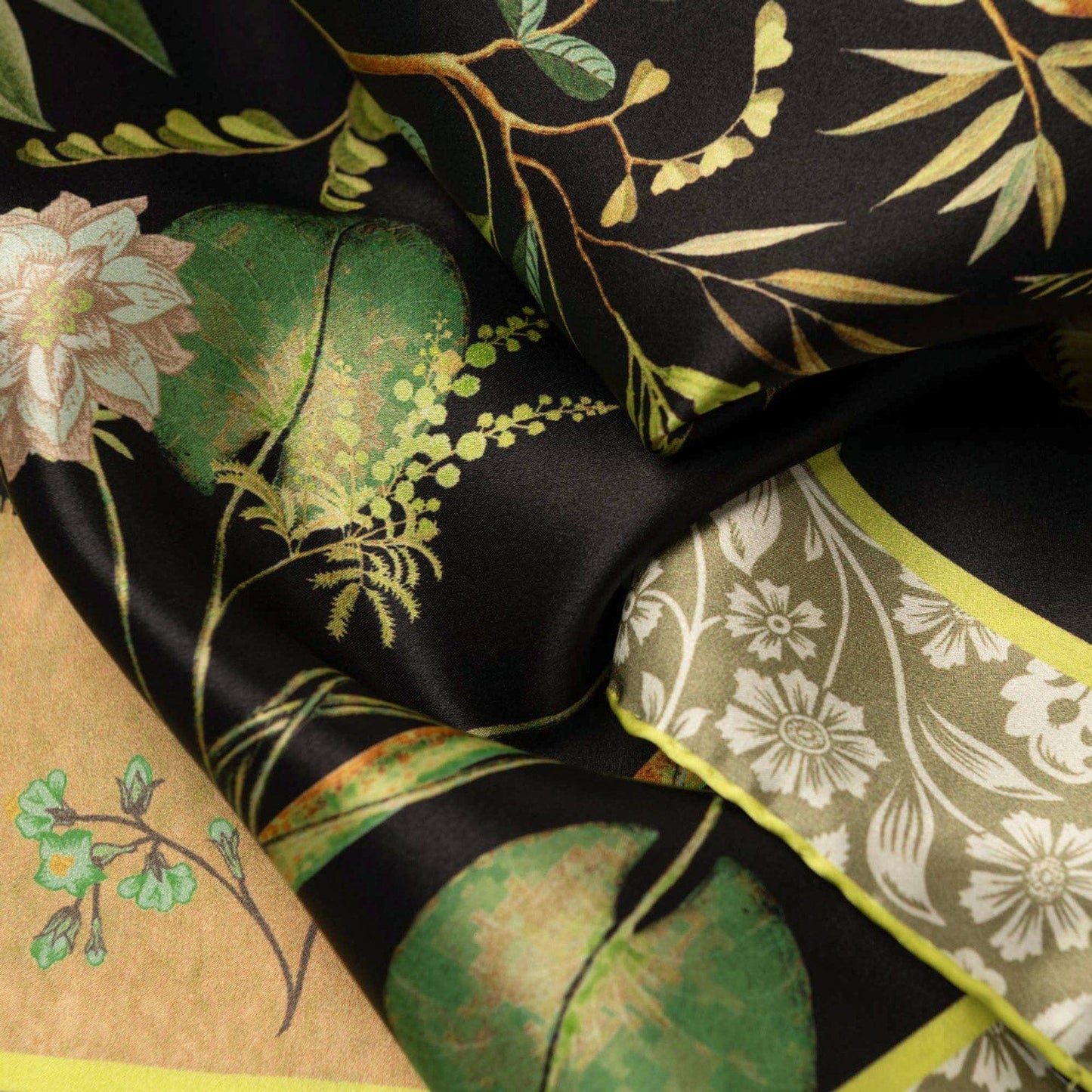 Fantasia - Silk Foulard - Black - Solstik
