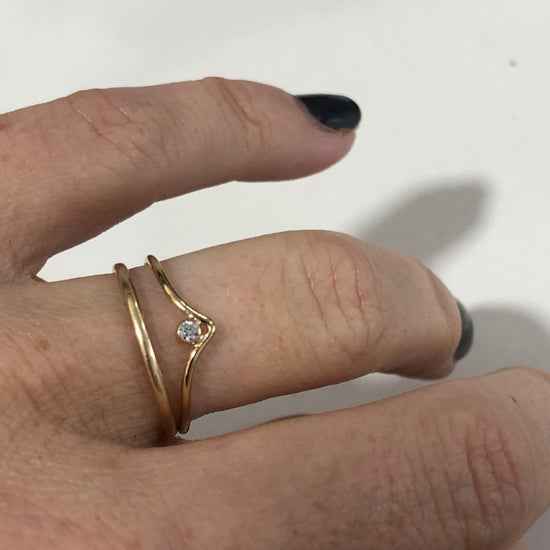 V DIAMOND RING