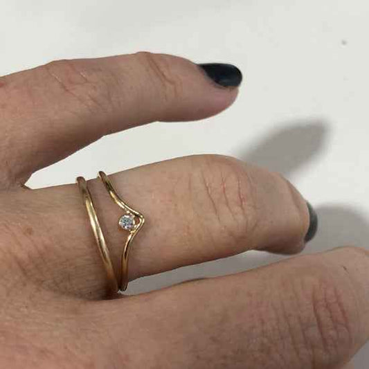 V DIAMOND RING