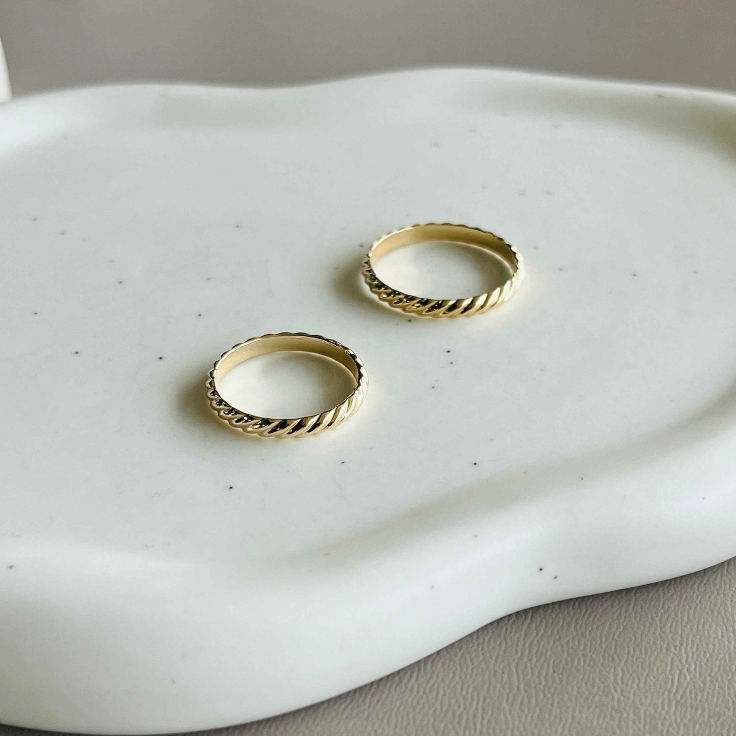 SHORE BAND RING